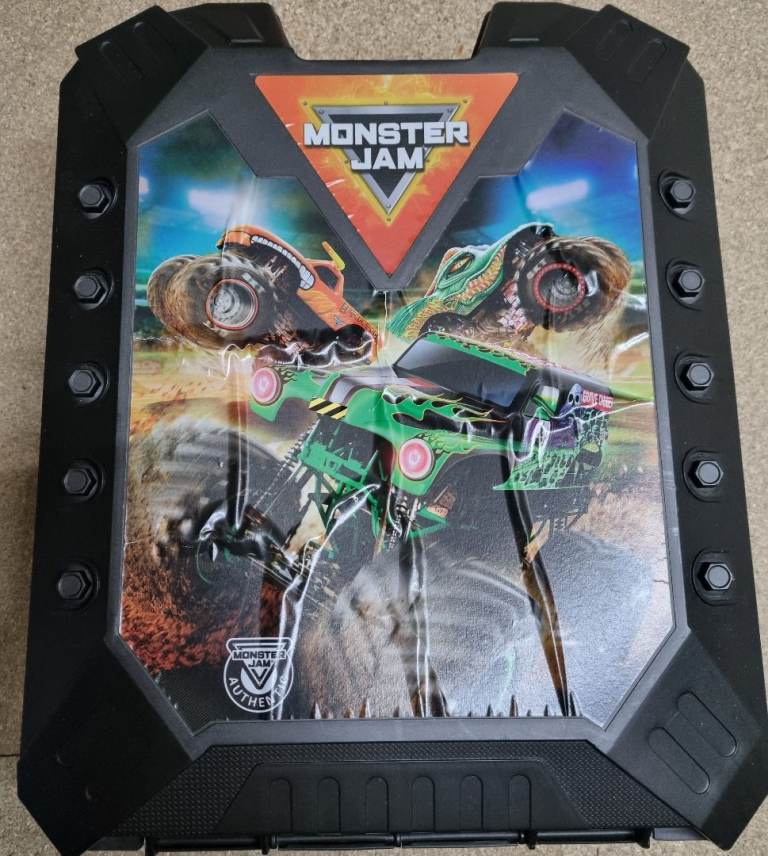 Monster truck case with 9 trucks 2 larger 