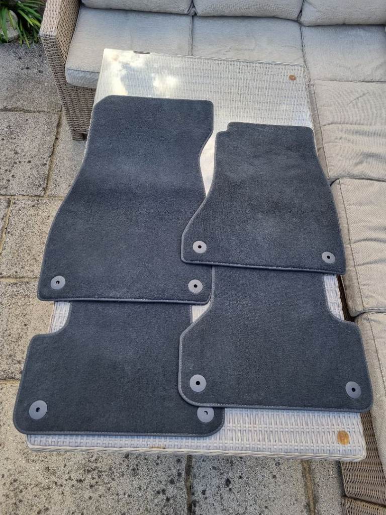 Audi A4 car floor mats 8 clip - brand new, never been used