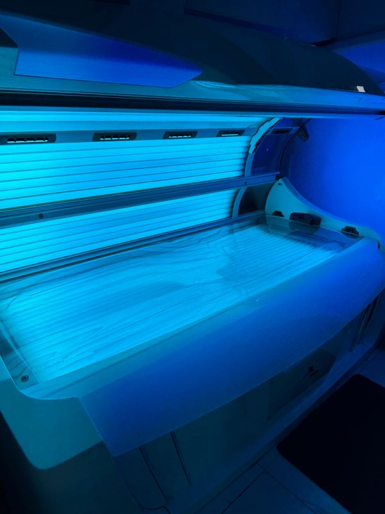 Luxura X10 sunbed