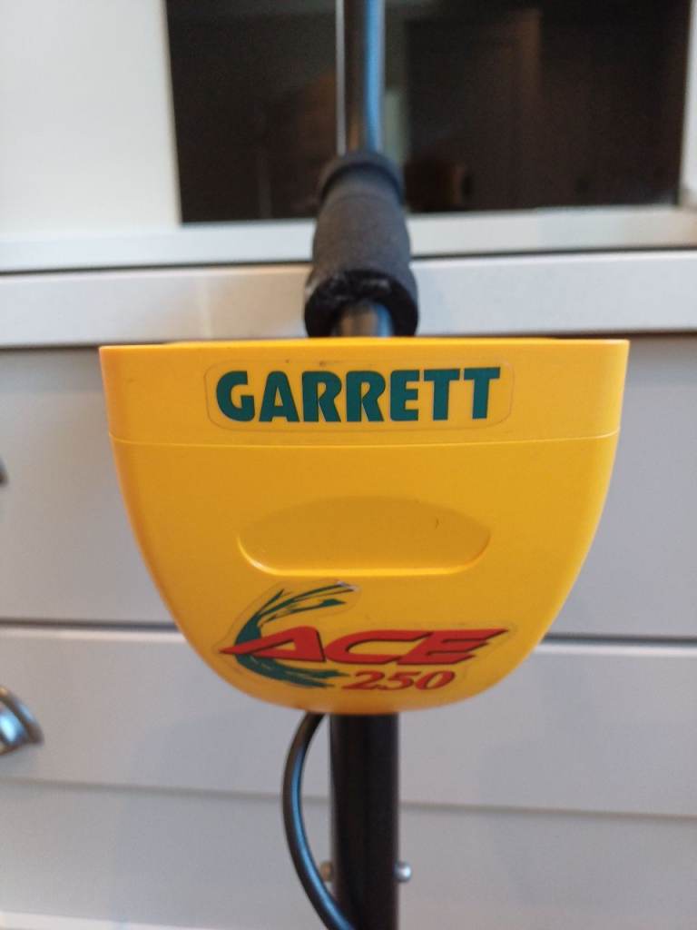 Metal Detector - Garrett Ace 250