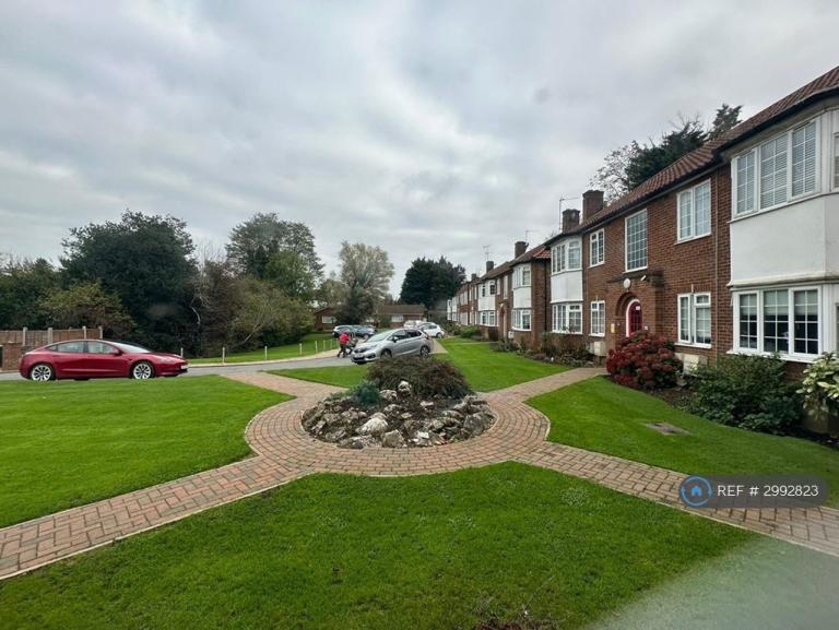 2 bedroom flat in The Grange, London, N20 (2 bed) (#2992823)