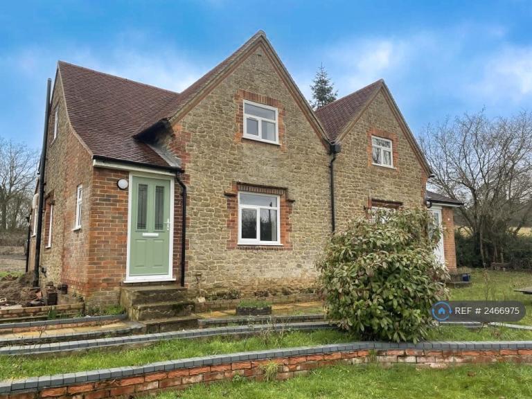 2 bedroom house in Artington Cottages, Guildford, GU3 (2 bed) (#2466975)