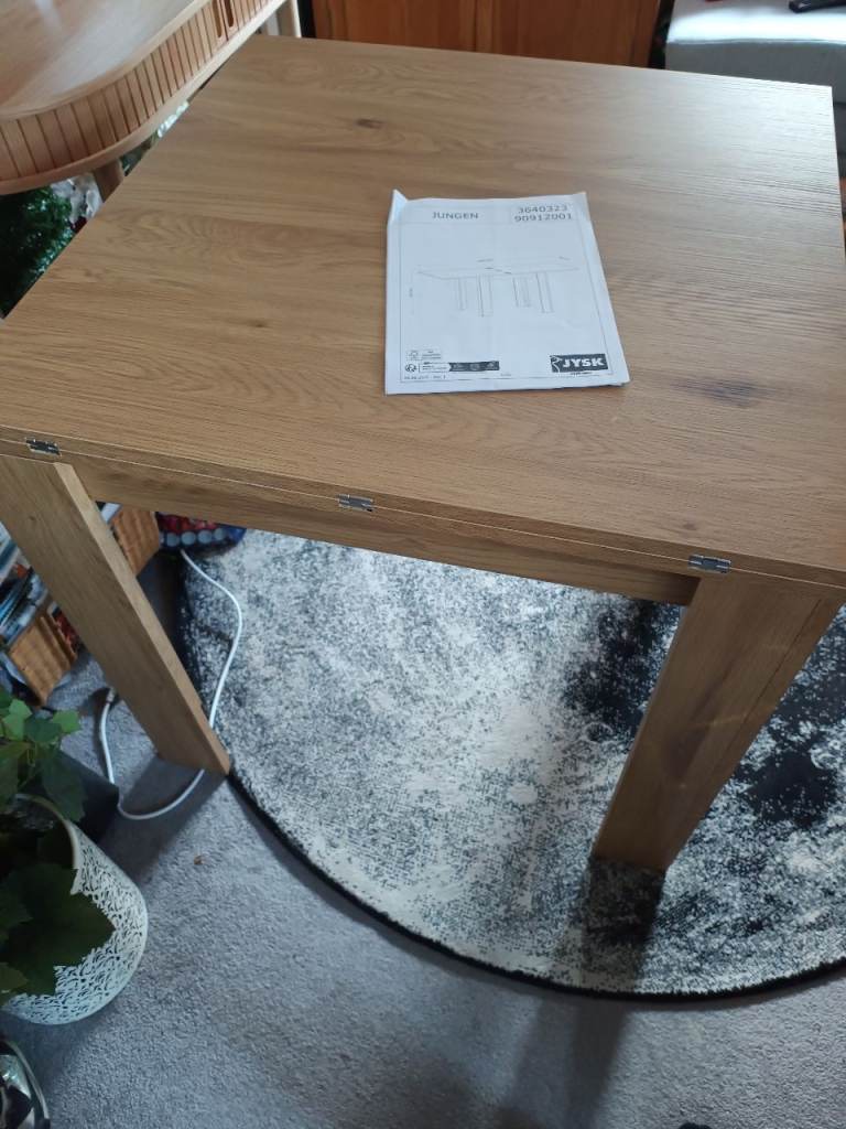 Warm oak extendable table new