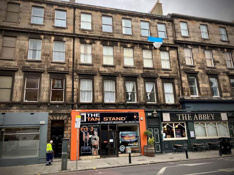 Spacious Double bedroom (4)  - Newington INCLUDES BILLS