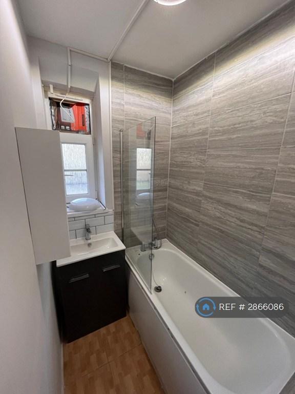 1 bedroom flat in Arden House, London, N1 (1 bed) (#2866086)