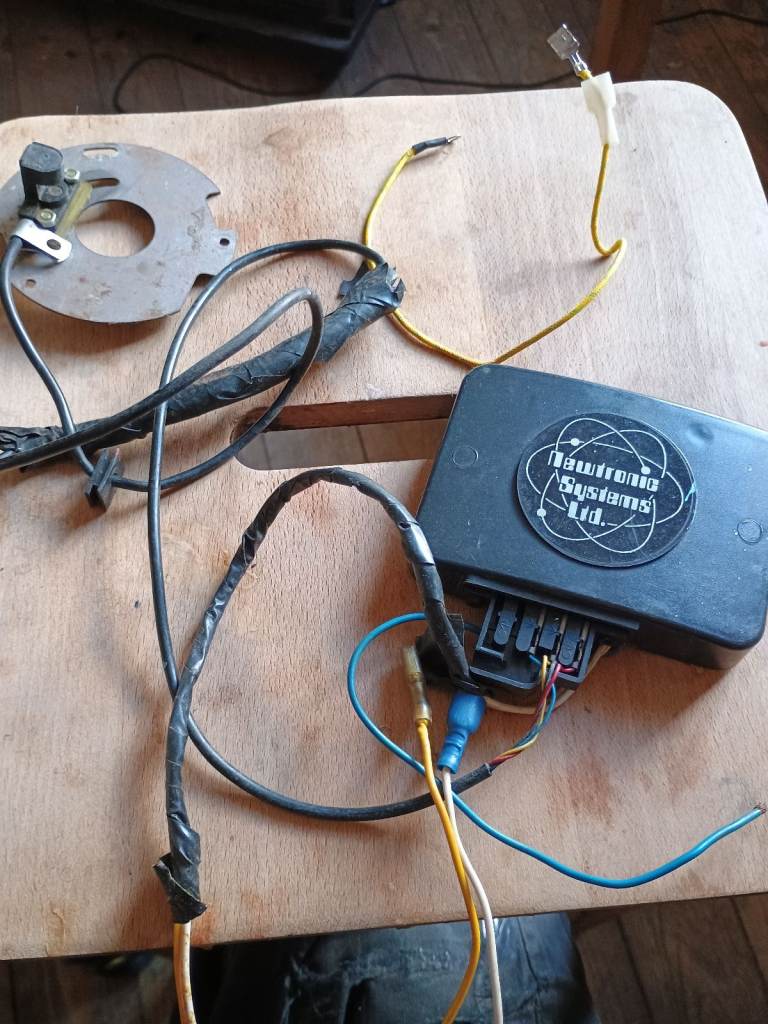 Triumph seven electronic ignition for a V8