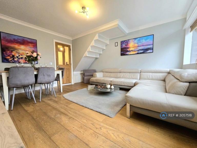 2 bedroom flat in Bayer House, London, EC1Y (2 bed) (#3057518)