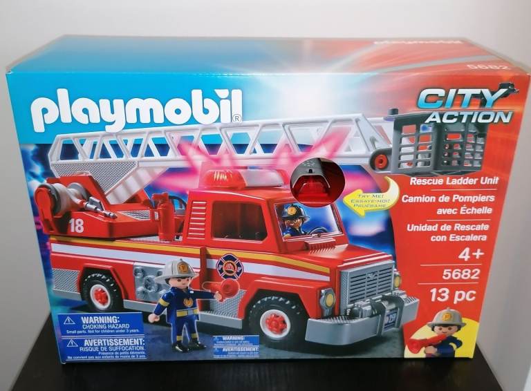 Playmobil 5682 City Action Fire Engine with Ladder Unit, Flashing Lights and Sounds NEW