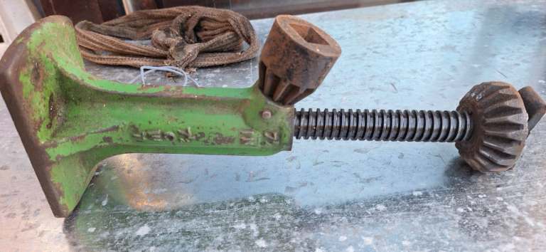 Vintage Lake & Elliot Midas Junior S421 Cast Iron Car Bottle Jack