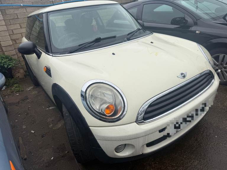 Breaking spare parts mini cooper white