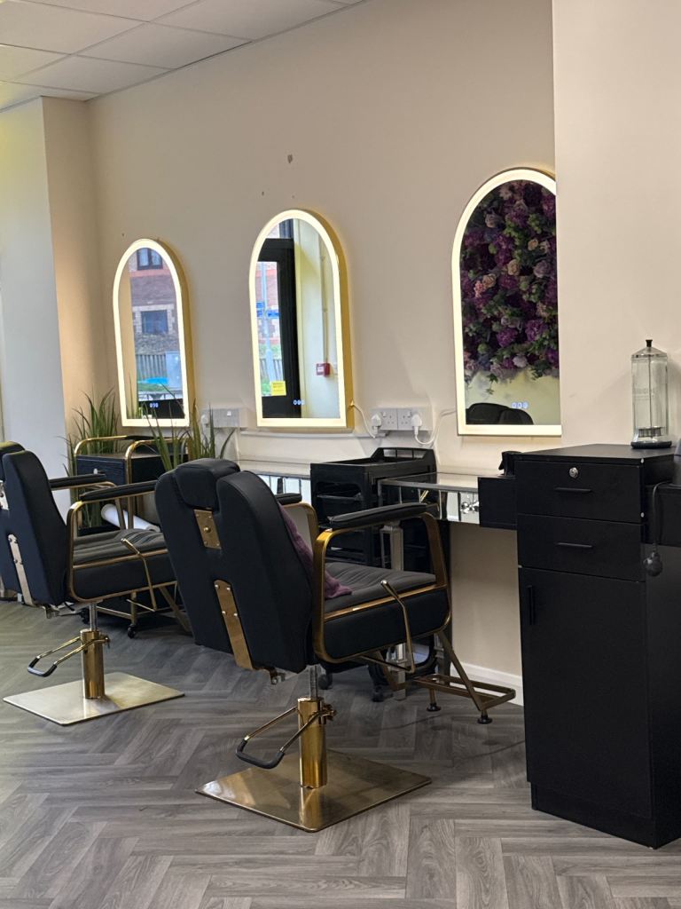 Beauty room to rent / hair dresser chairs 