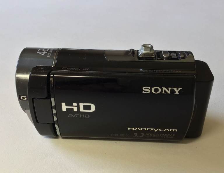 Sony Digital HD Video Camera Recorder. HDR-CX130E. 42x extended zoom, wide angle 29.8mm, Exmor R 