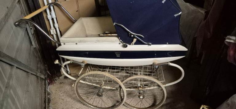 Vintage 1960's Pedigree Coach Built Pram For Restoration