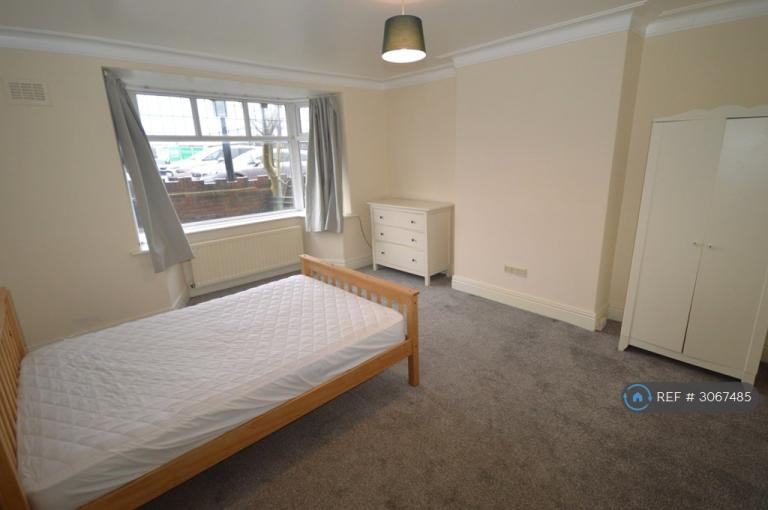 2 bedroom flat in Benfield Road, Newcastle Upon Tyne, NE6 (2 bed) (#3067485)