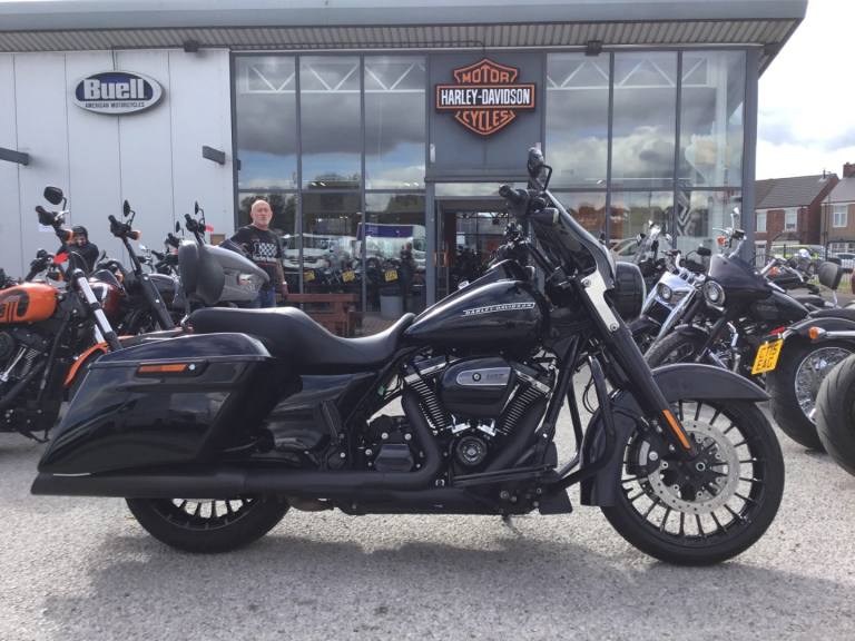 2018 Harley-Davidson ROAD KING SPECIAL FLHRC Vivid Black (18MY) HD Touring PETROL Manual