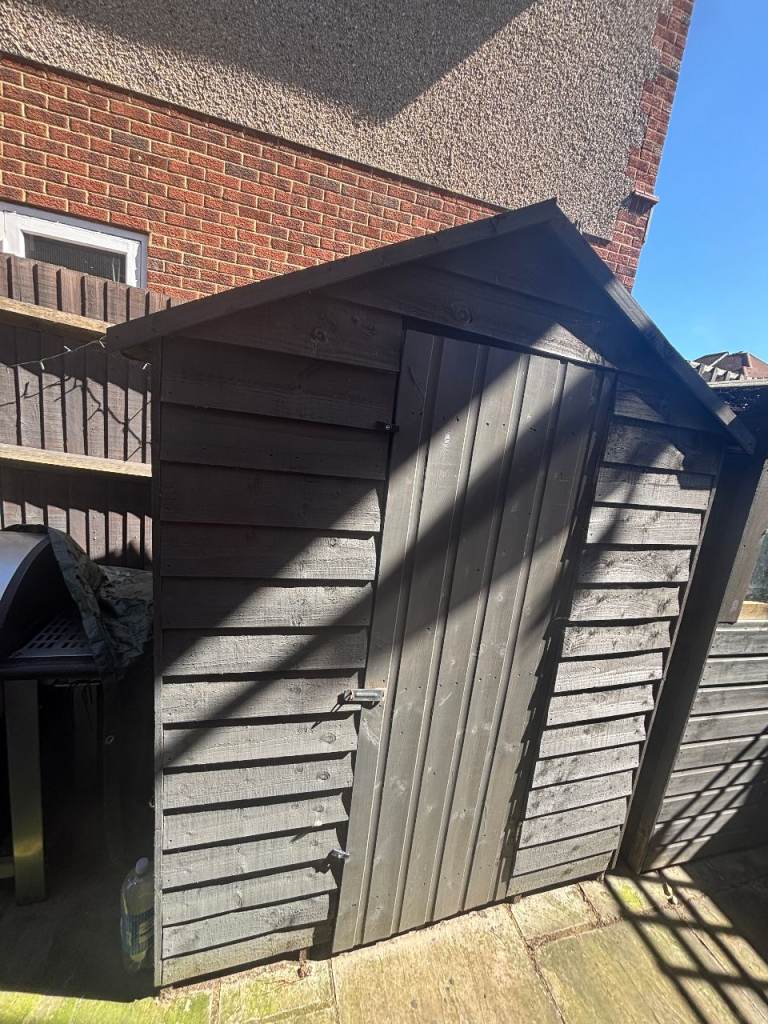 Wooden Apex Garden Shed -Good condition. Dismantle and collect N14