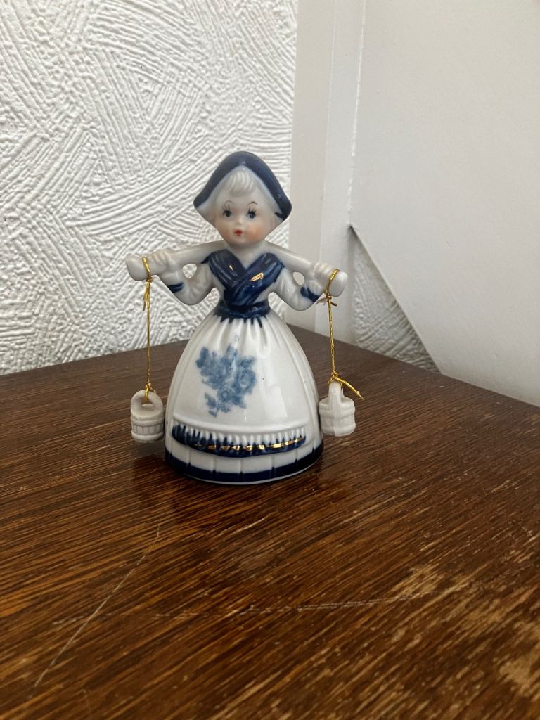 Lovely Vintage Ceramic Dutch Girl Figurine – Good Condition