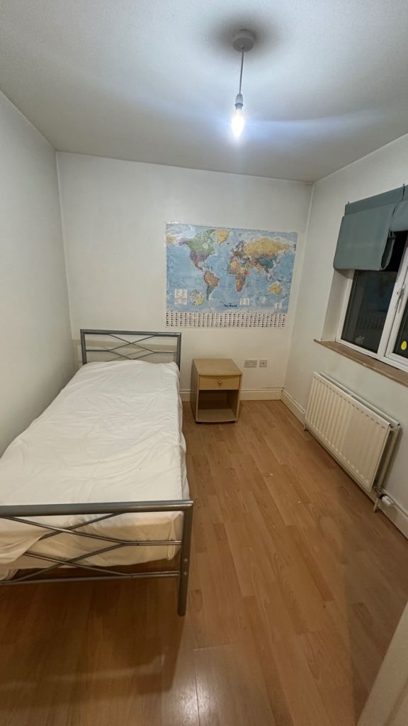 1 room available to rent in a furnished house