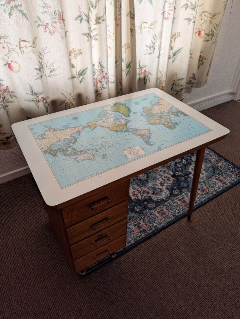 Rand McNally 'cosmopolitan world' desk