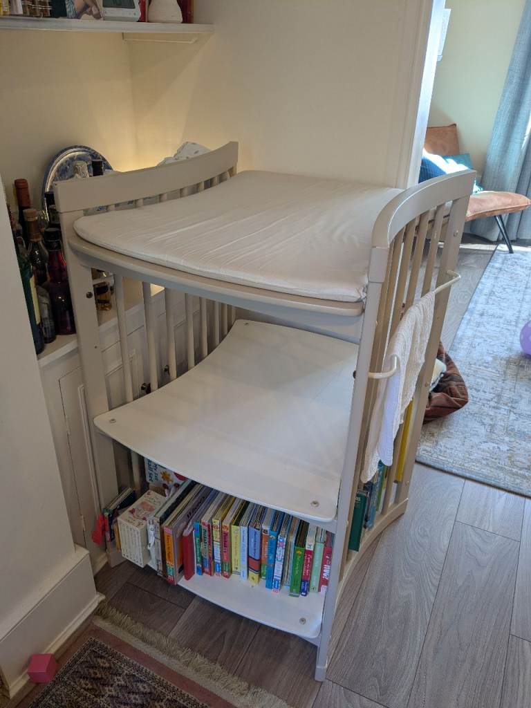 Nappy changing table with storage space 