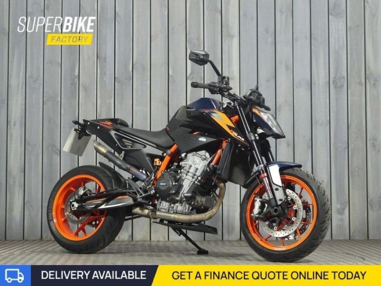 2022 72 KTM 890 DUKE R