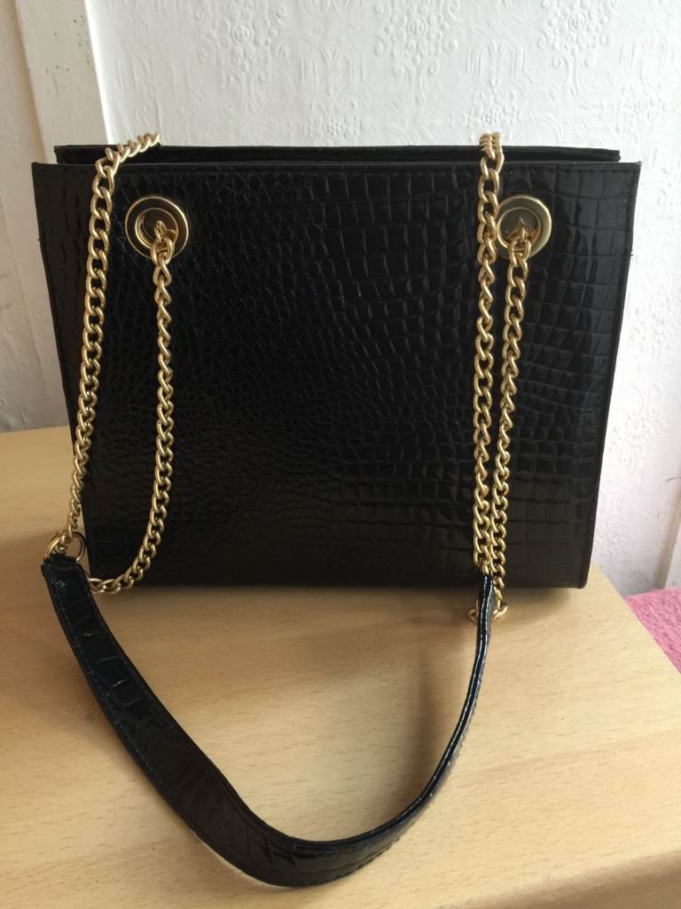 1970's ORIGINAL VINTAGE PATENT CROC CHAIN SHOULDER BAG!