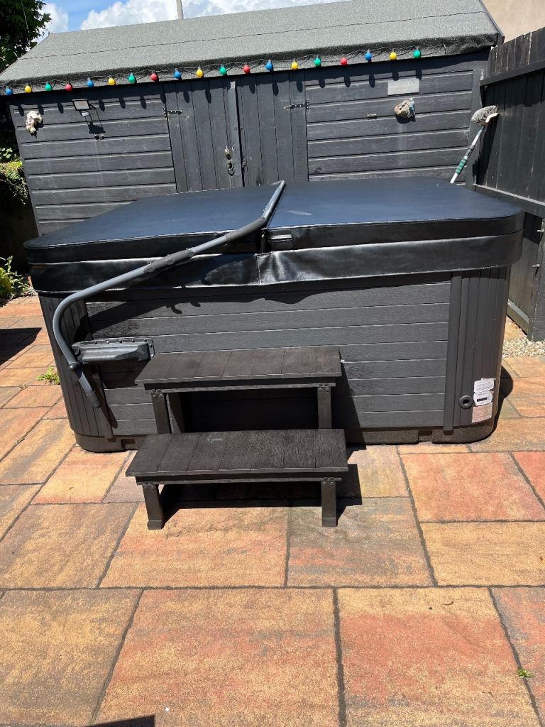 HOT TUB FOR SALE