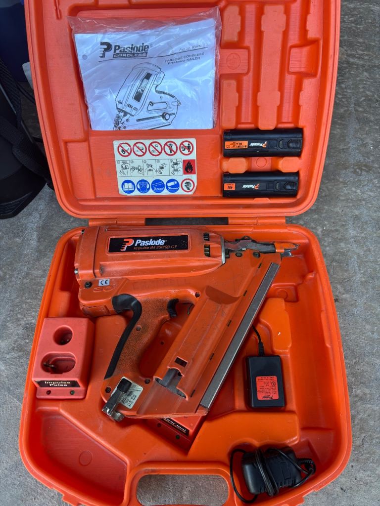 Paslode IM350 CT Cordless Nail Gun Kit – Good Condition