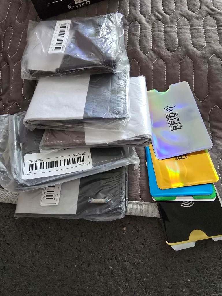 6 mens wallets and card safety cover
