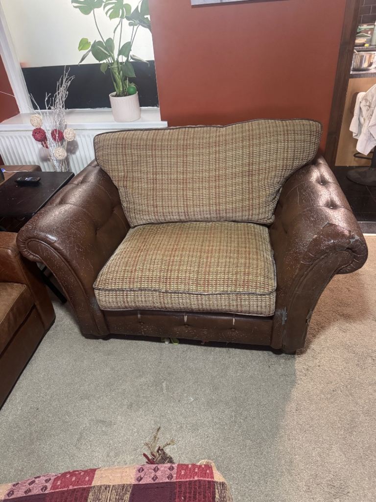 Free Large Comfee Chair