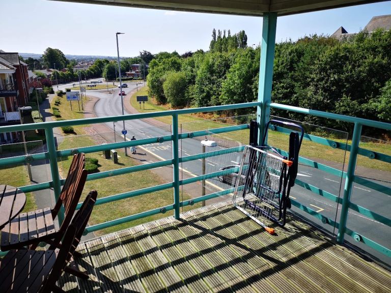 Unfurnished 2 Bed Flat - Long Term Rental