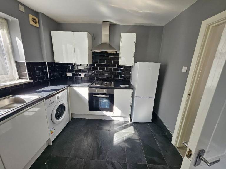 3 Bed house,  furnished, large back garden.