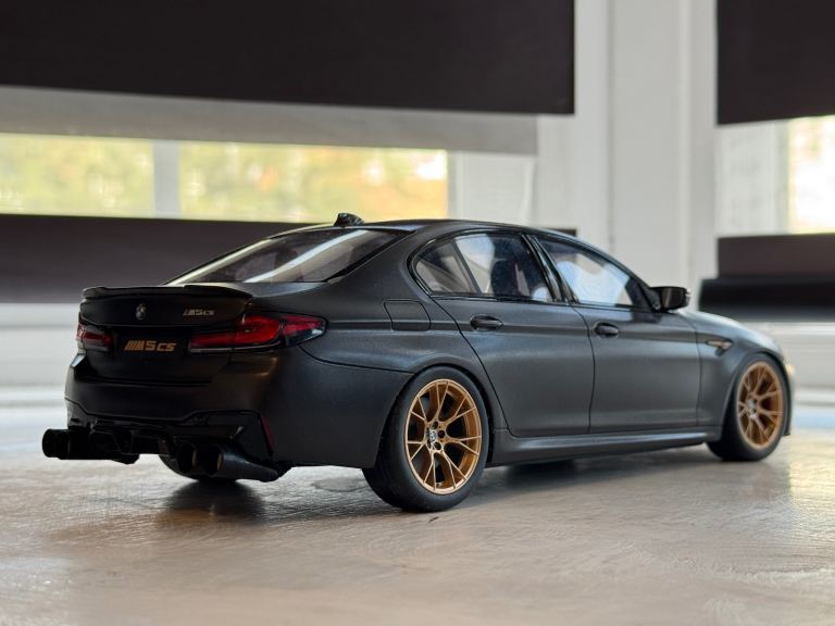 BMW M5 CS Model Car – Grey with Gold Wheels