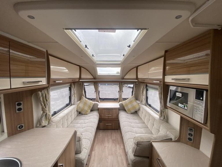 2017 LUNAR CLUBMAN ES LUXURY TOURING CARAVAN