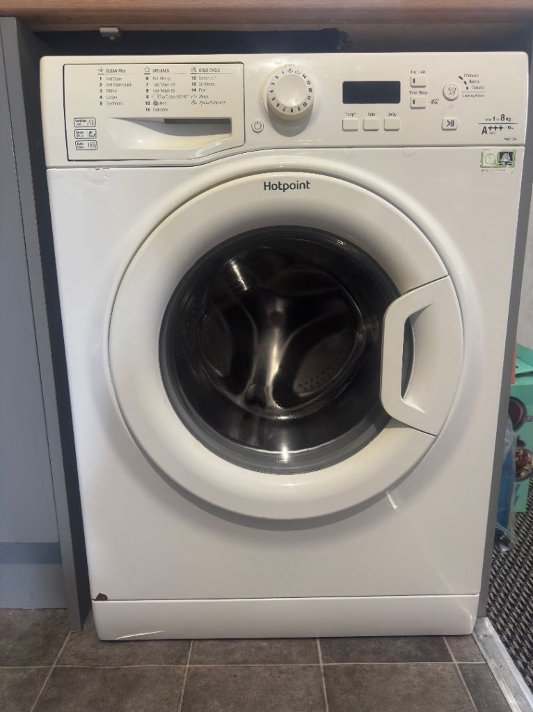 Hotpoint Washing Machine – White, Good Condition