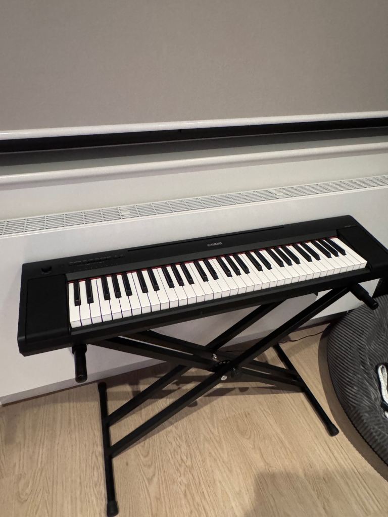 Yamaha NP-15 Piaggero Digital Piano – Excellent Condition – With Stand