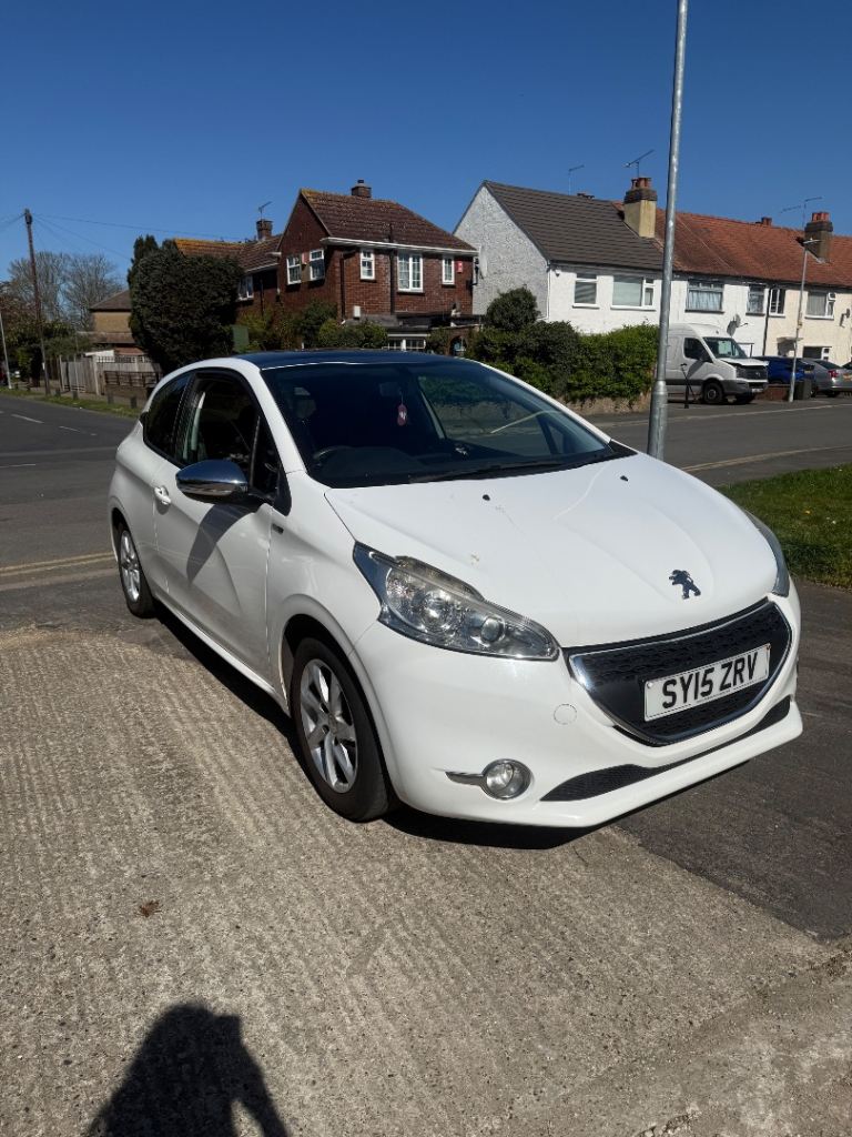 Peugeot, 208, Hatchback, 2015, Manual, 1199 (cc), 3 doors ,parking sensors