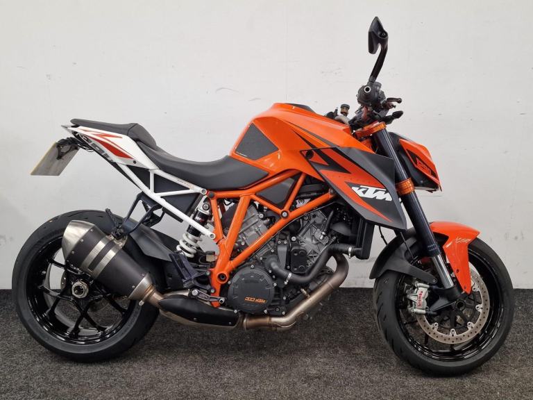 KTM 1290 SUPERDUKE R ** TAIL TIDY - ORANGE MASTER KEY - 12 MONTH MOT **