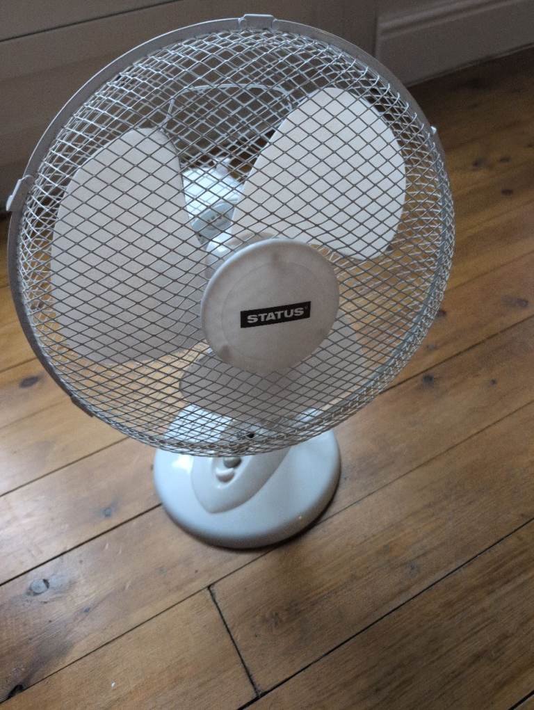 STATUS Desk Fan – White, Good Condition