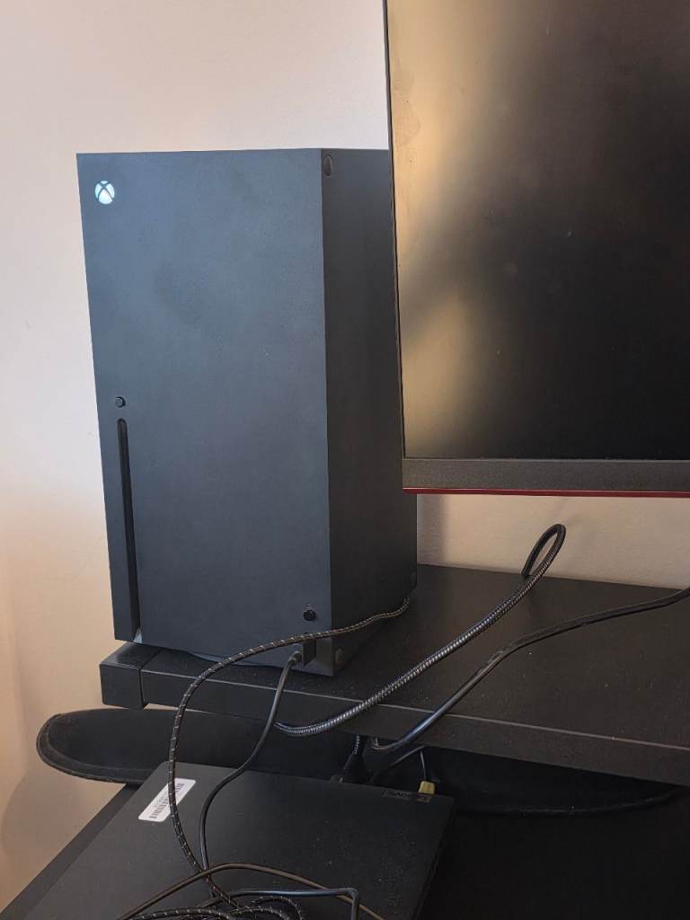 Xbox one series X, steelseries 9x headset and xbox elite series 2 controller