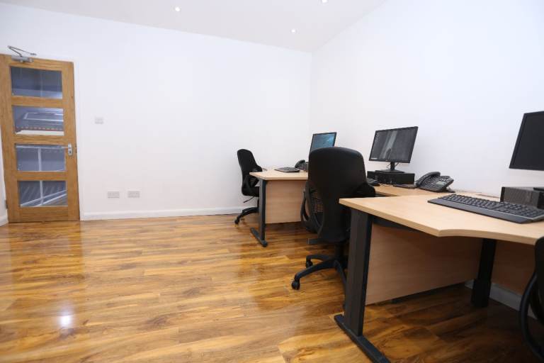 Beautiful Service Office with Wifi and other Amenities