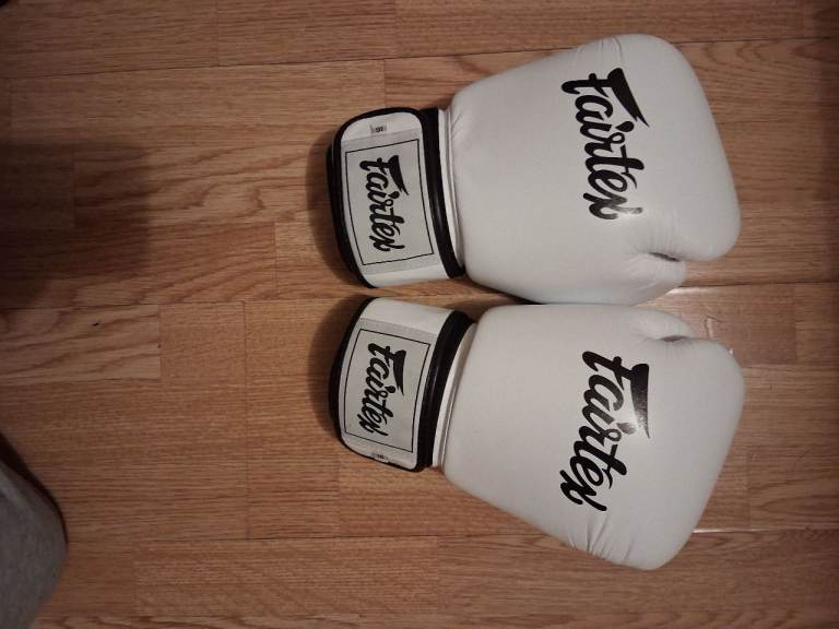 Fairtex Boxing/Muay Thai gloves,unused