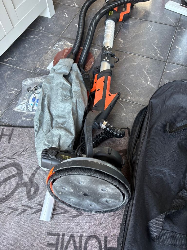 Ceiling and wall sander