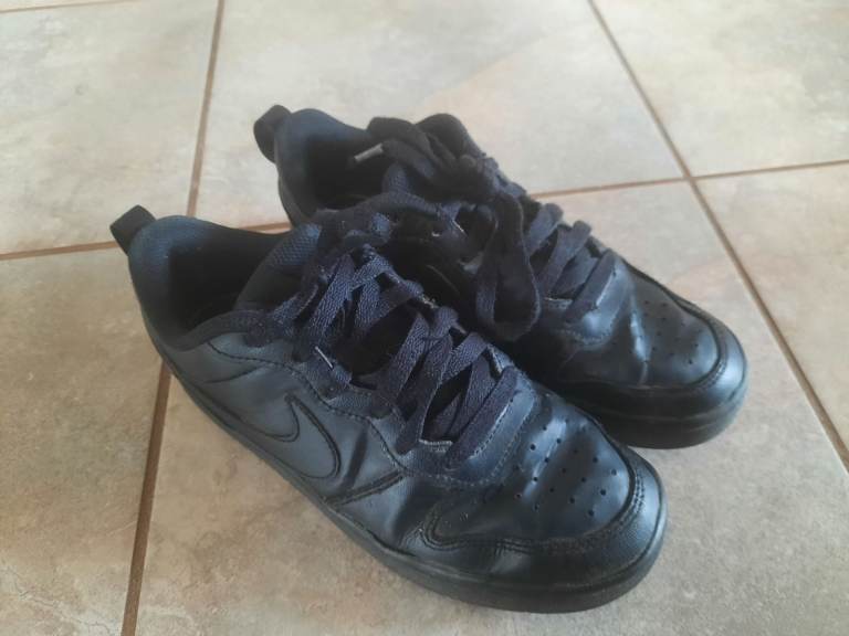 Size 4 Nike court borough trainers