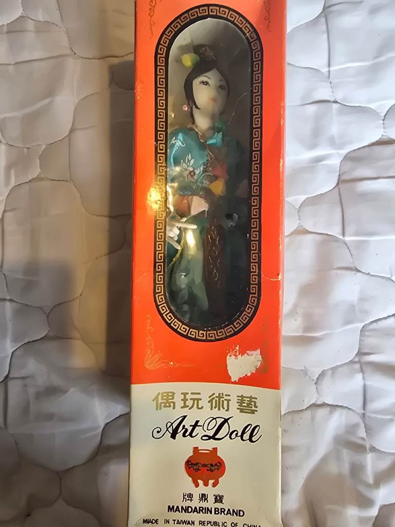 Vintage Chinese Geisha Silk Art Doll Mandarin Brand Taiwan 1970s Boxed
