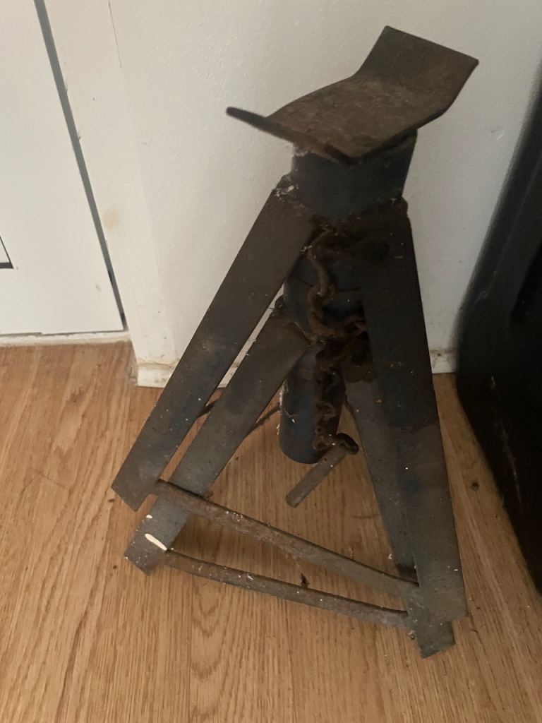 Car axle stands