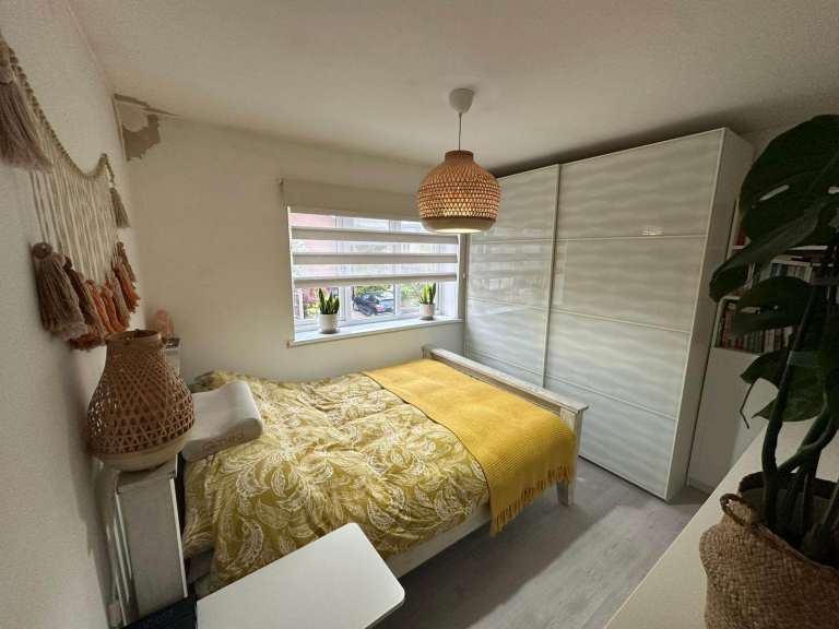 Large Double Room with Private Bathroom – North Watford (Walking Distance to Watford Junction)