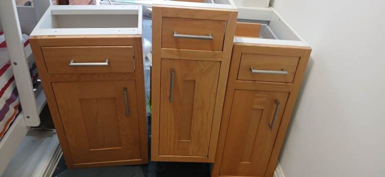 3x MAGNET KITCHEN CABINETS AND SOLID WOOD DOOR FRONTS