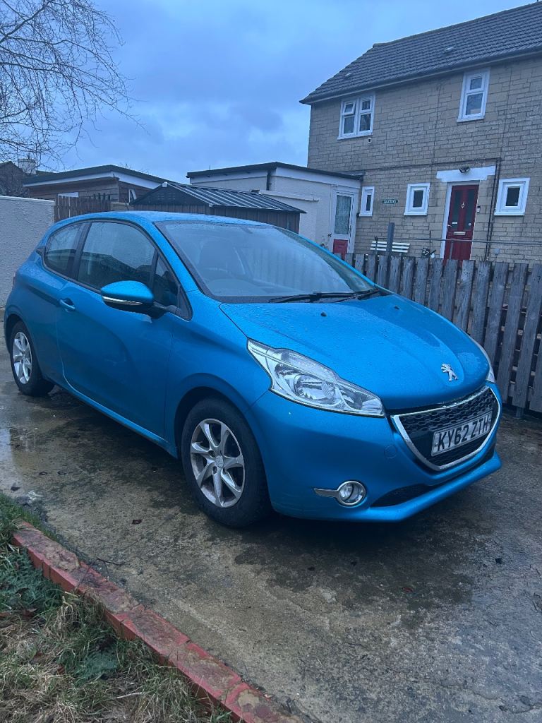 Peugeot, 208, Hatchback, 2012, Manual, 1199 (cc), 3 doors