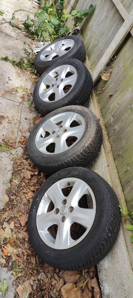 Toyota Yaris xp90 MK2 15 inch alloys set of 4 4x100 Aygo corolla starlet